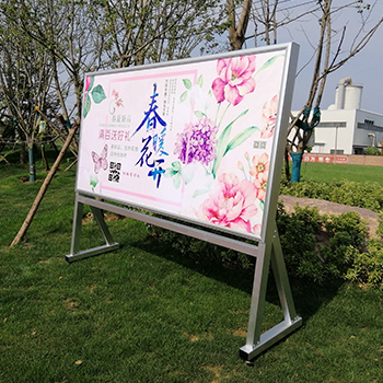 斜面铝合金宣传栏